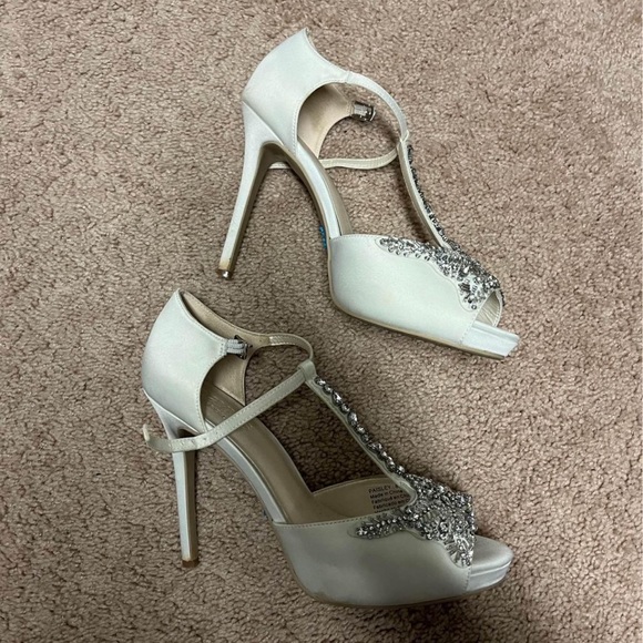 David’s Bridal platform heel, size 8.5 - Picture 3 of 5